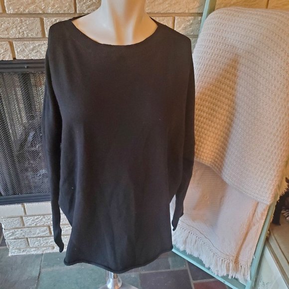 John + Jenn Soft Rolled Hem Cold-Shoulder Sweater M - Picture 4 of 8